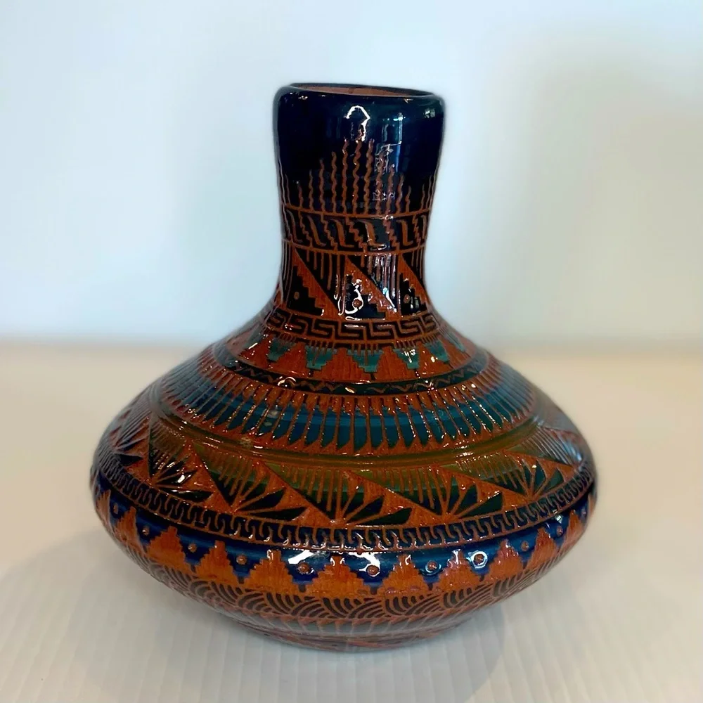 Pottery Vase SIGNED L. KING NAVAJO INTRICATE PATTERN~TRIBAL~SOUTHWESTERN
